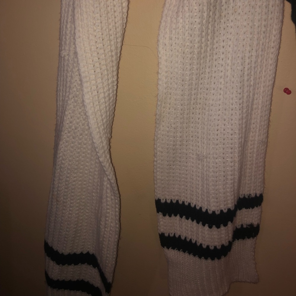 White and black striped scarf